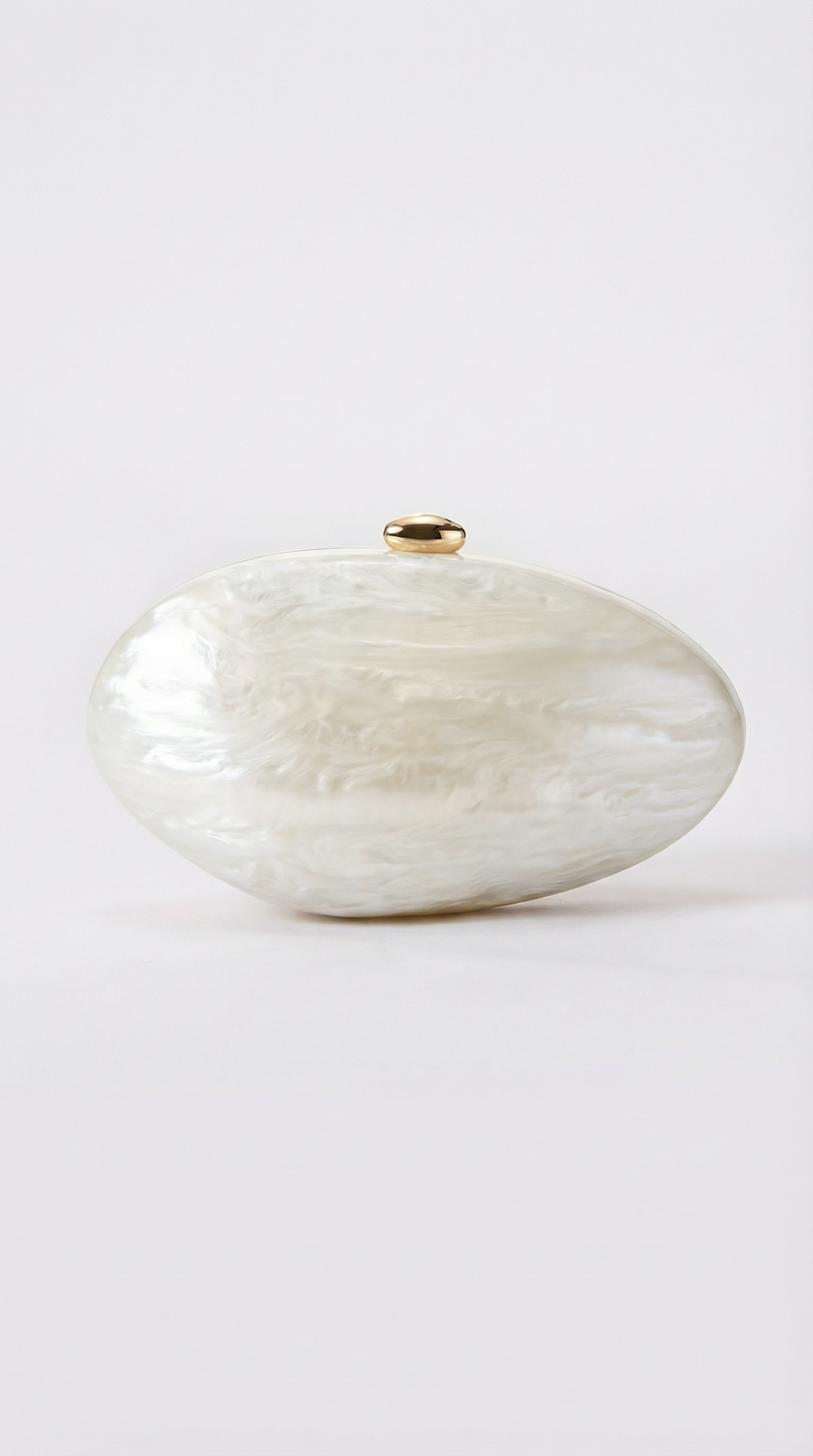 Sino - Austern-Clutch mit goldener Kette