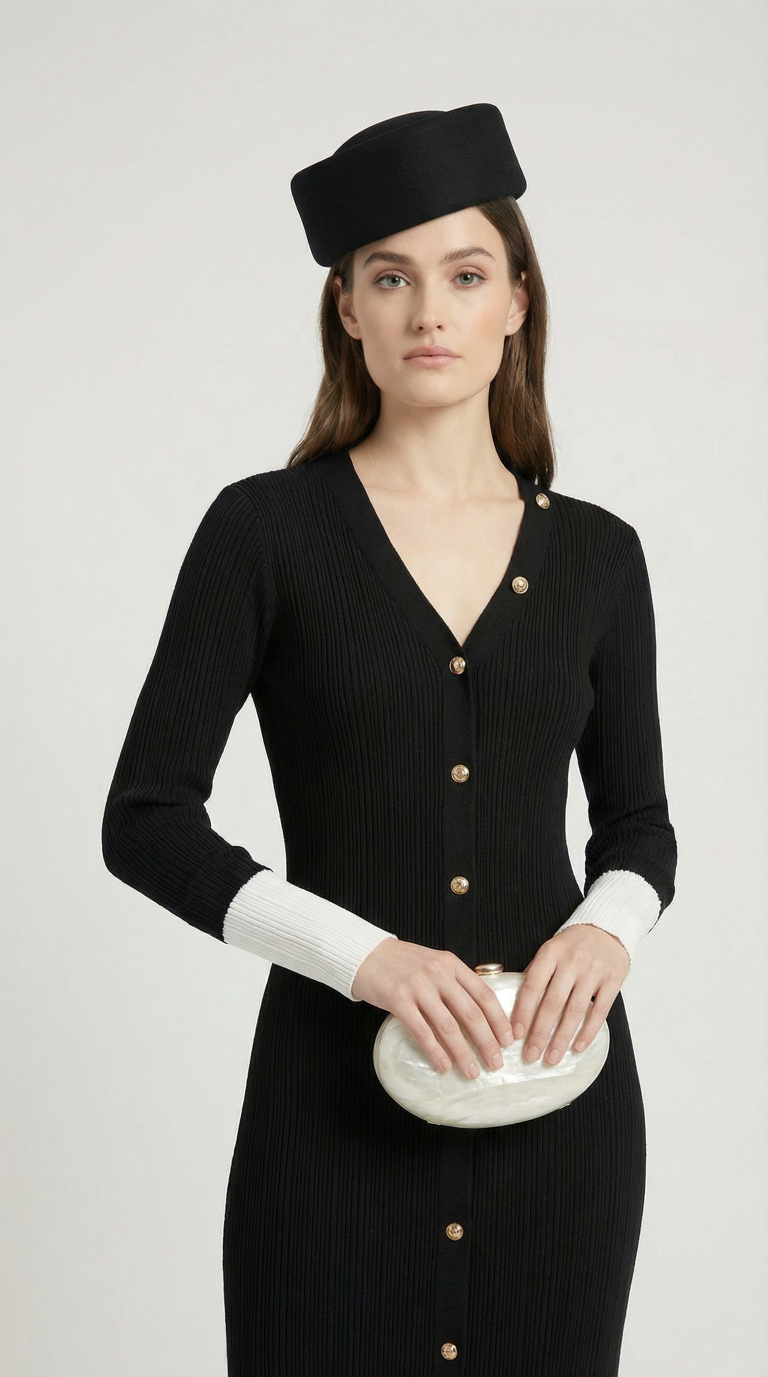 Yva - Fischschwanzkleid für Frauen mit tiefem V-Ausschnitt und Schmuckknöpfen