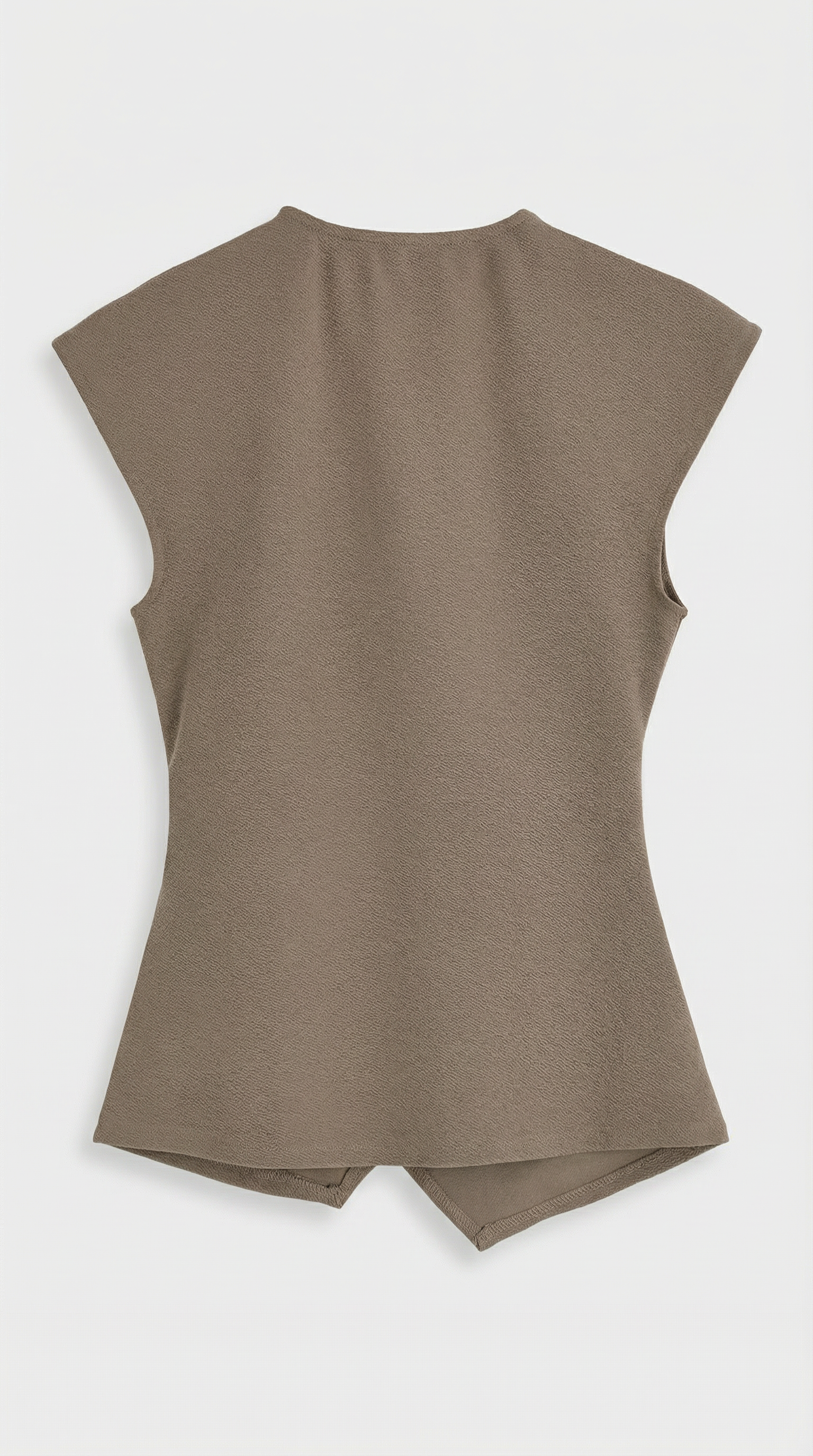 Liora - Top minimalista arricciato con spilla marrone chiaro
