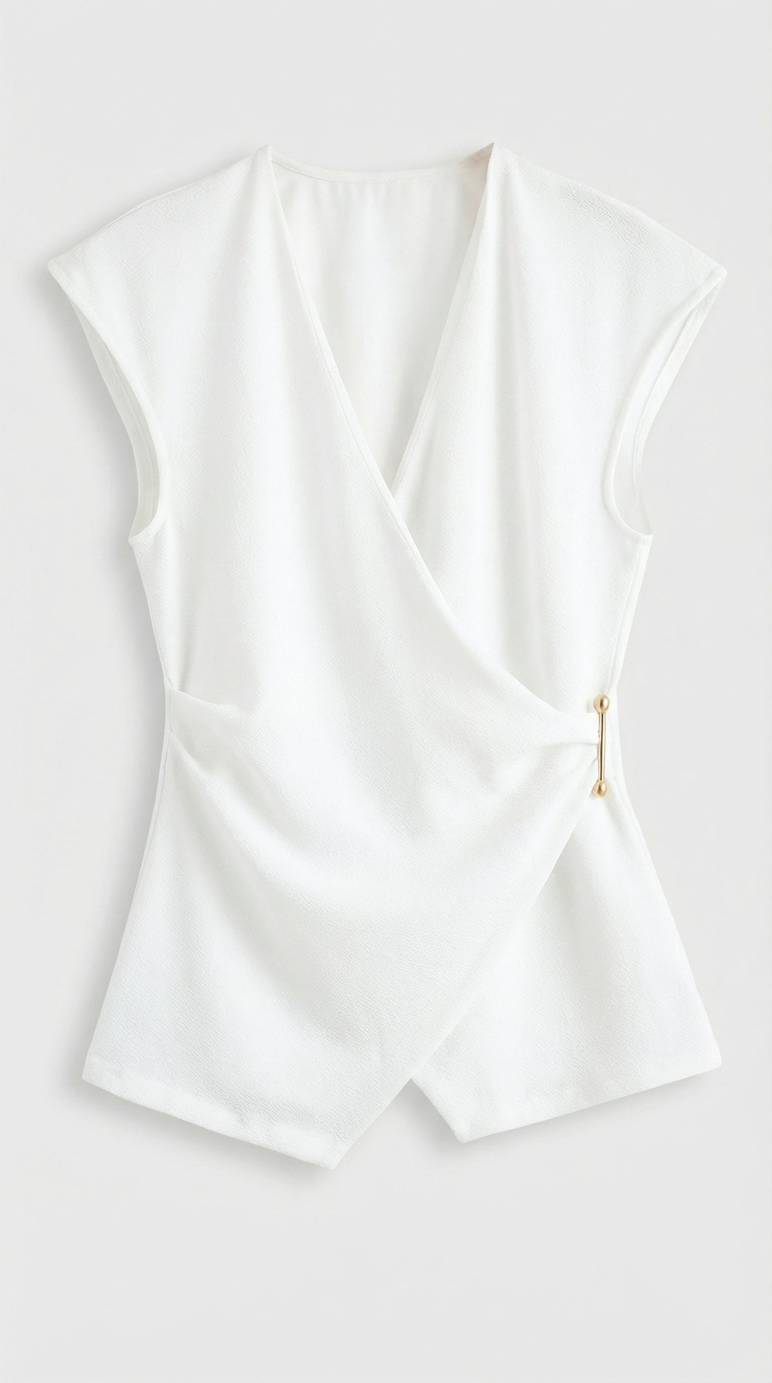 Liora - Raffung mit Pin-Akzent Minimalistisches Top Weiß