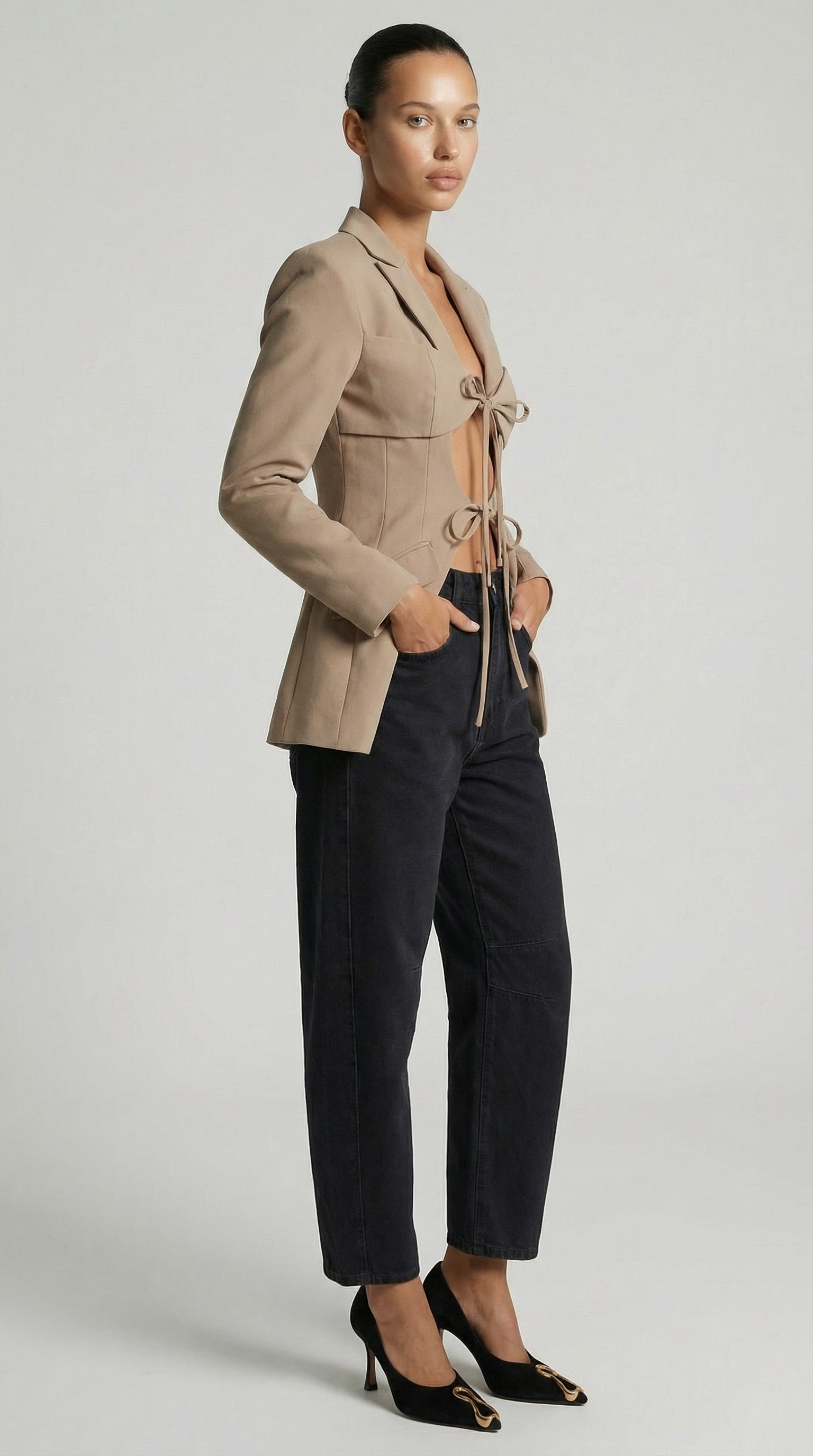 Valier - Blazer beige à découpes architecturales et lacets