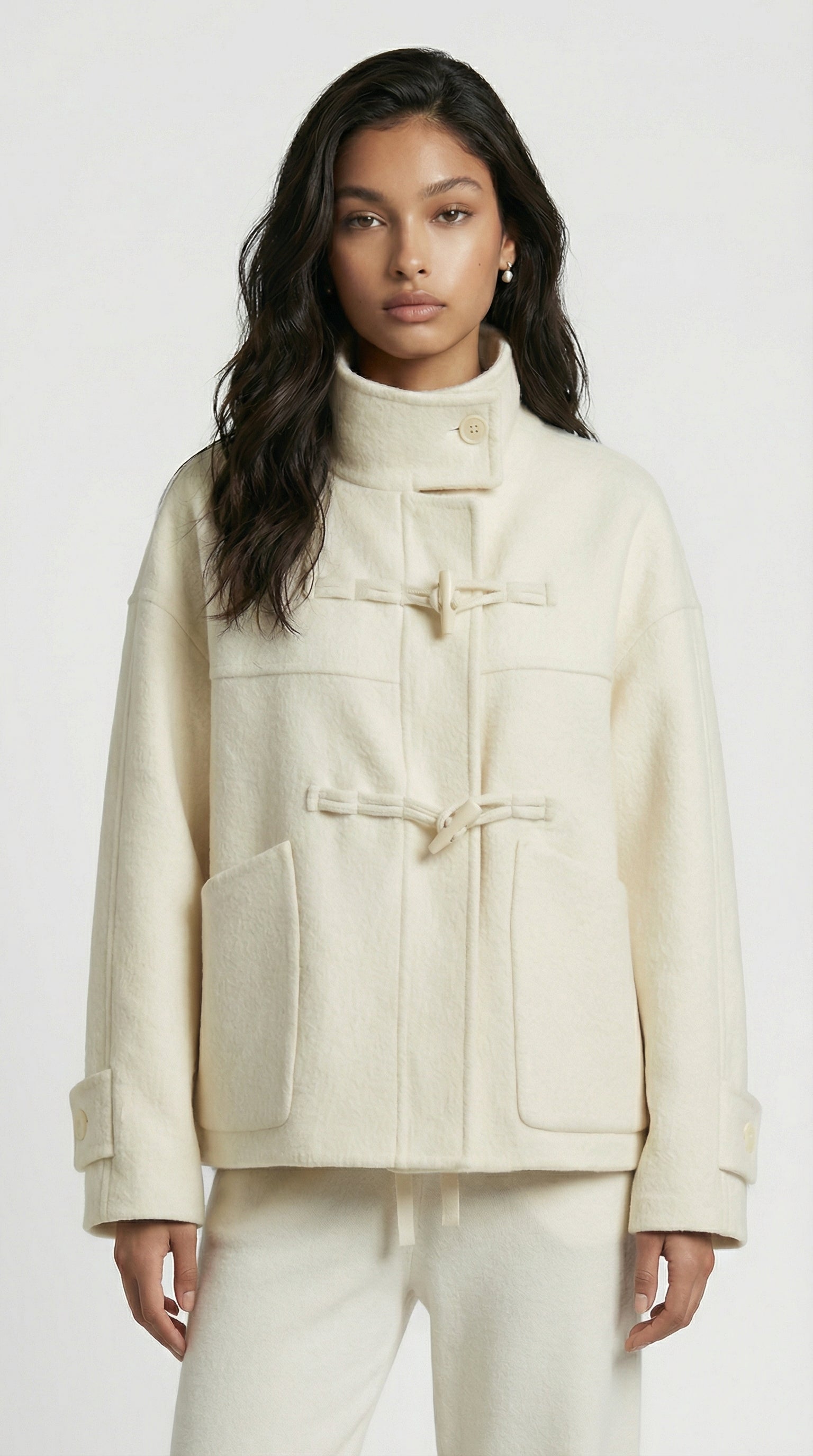 آريا - معطف قصير من الصوف بوجهين وأزرار على شكل قرون