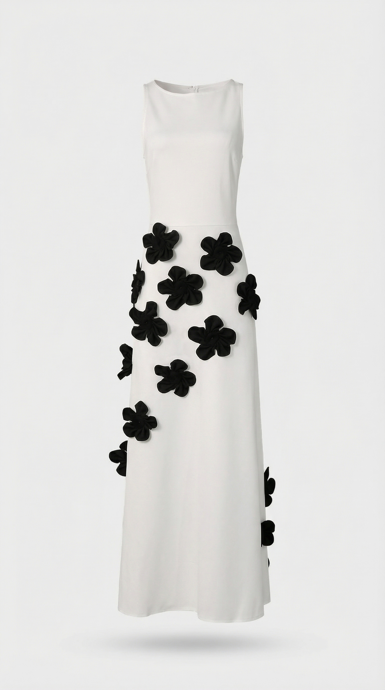 فستان دوتا ماكسي بدون أكمام أبيض مطرز بزخارف زهور ثلاثية الأبعاد