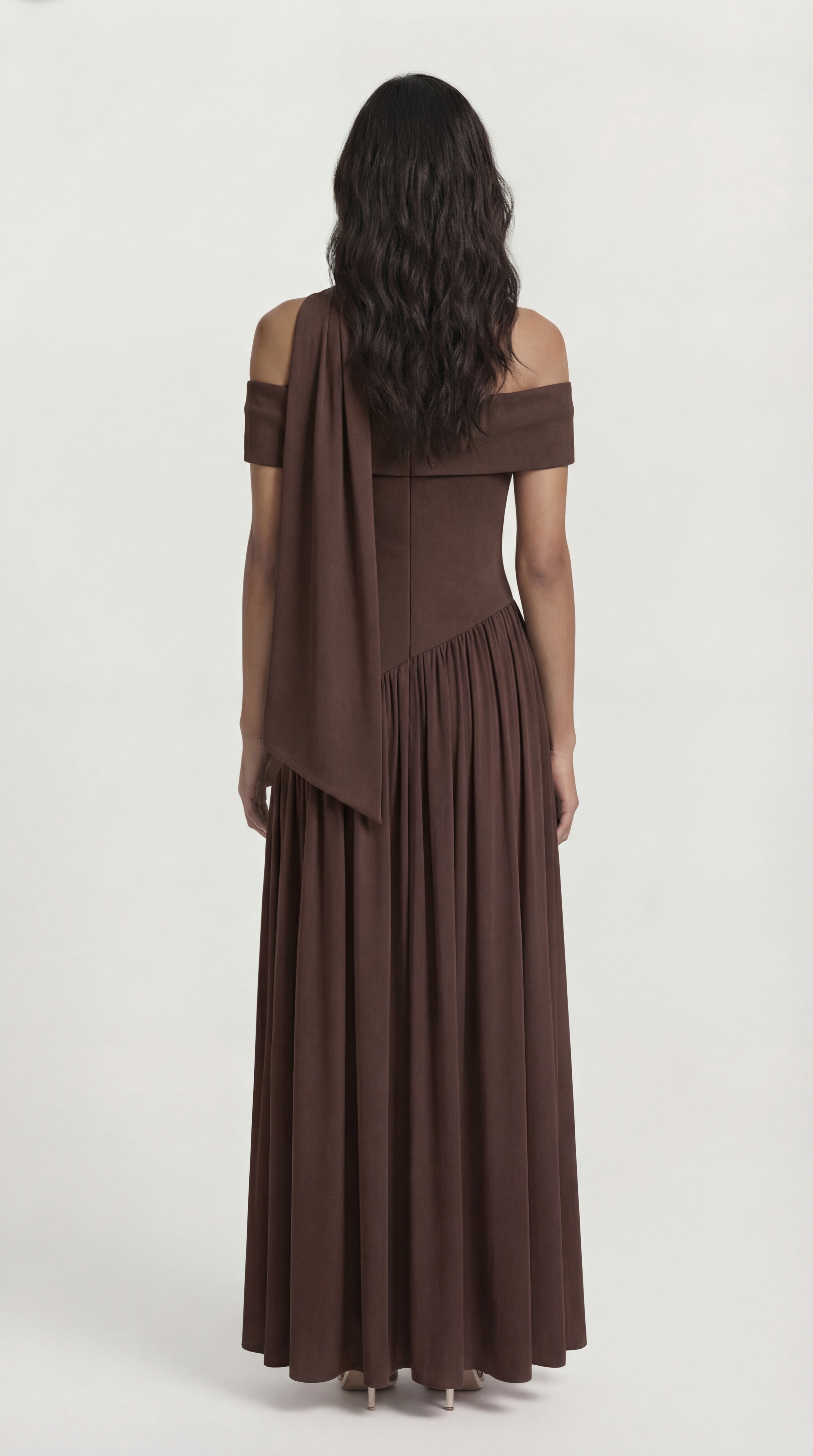 Fleur - Vestido Sin Tirantes con Abertura Alta Extravagante Marrón