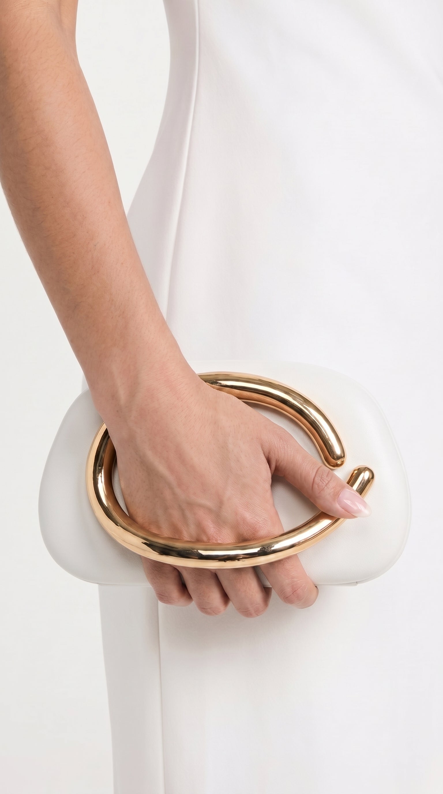 Sage - Pochette a mezzaluna con manico metallico scultoreo bianco