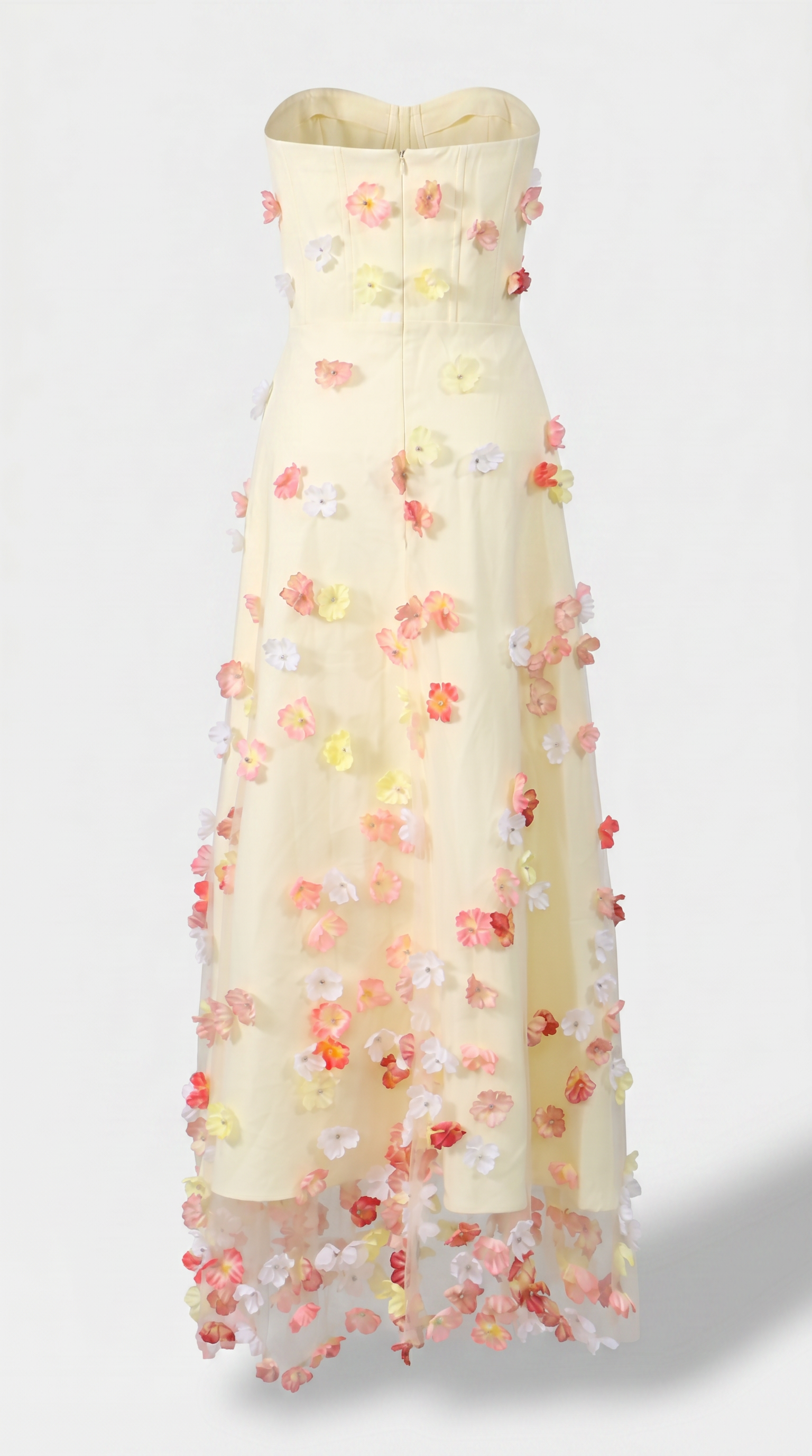 Zora - Trägerloses 3D Maxikleid aus Tüll mit Blumenapplikationen