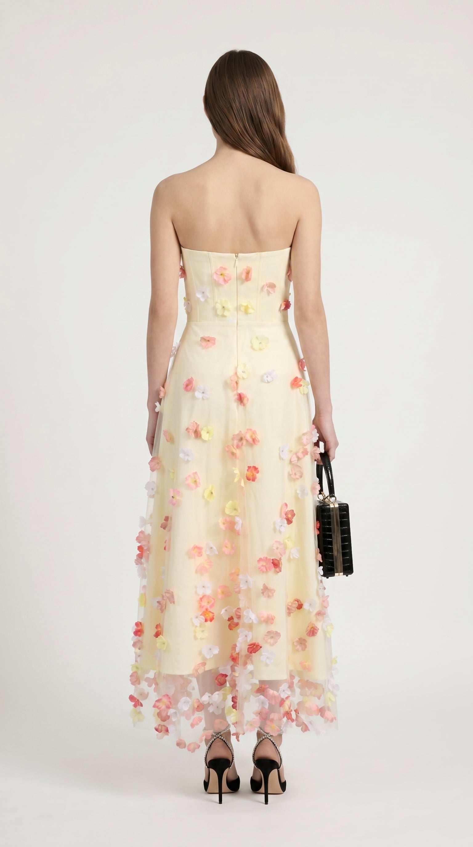 Zora - Trägerloses 3D Maxikleid aus Tüll mit Blumenapplikationen