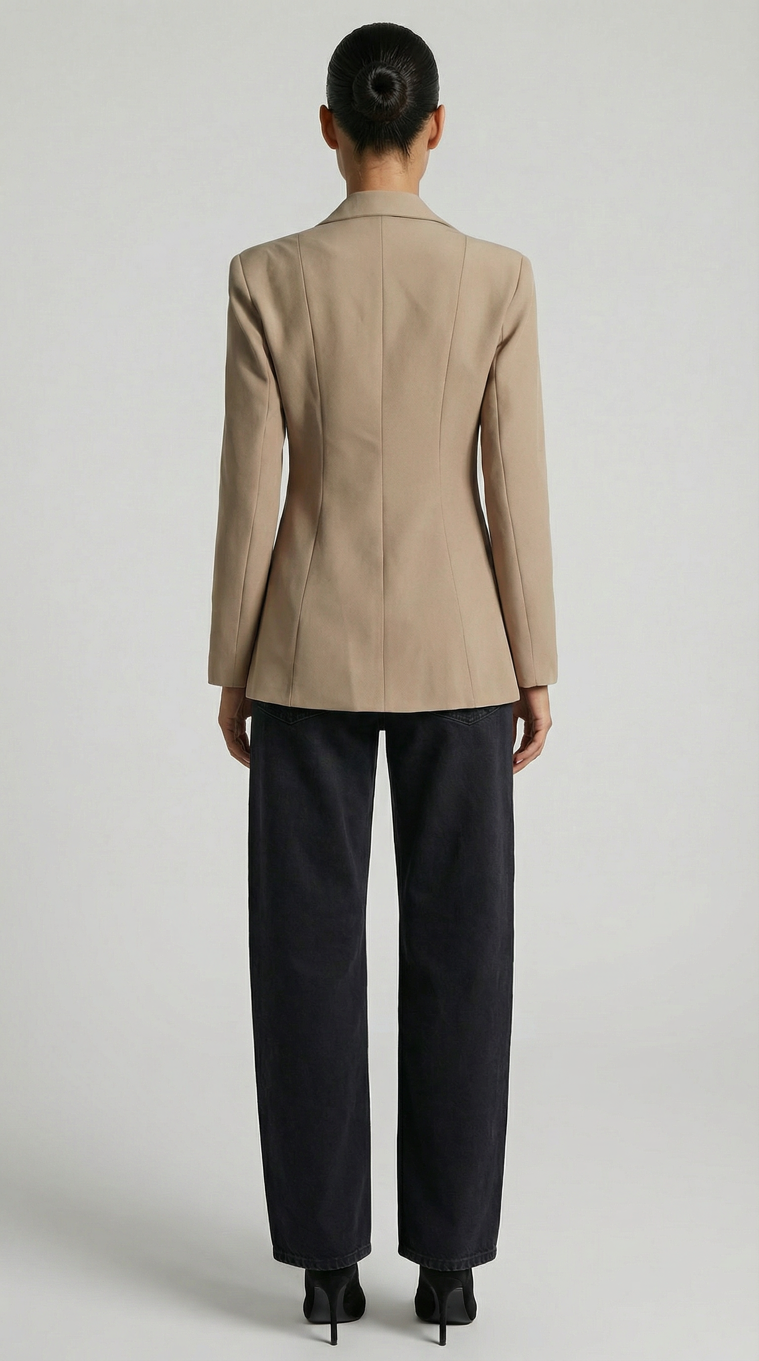 Valier - Blazer con cordones y corte arquitectónico en beige