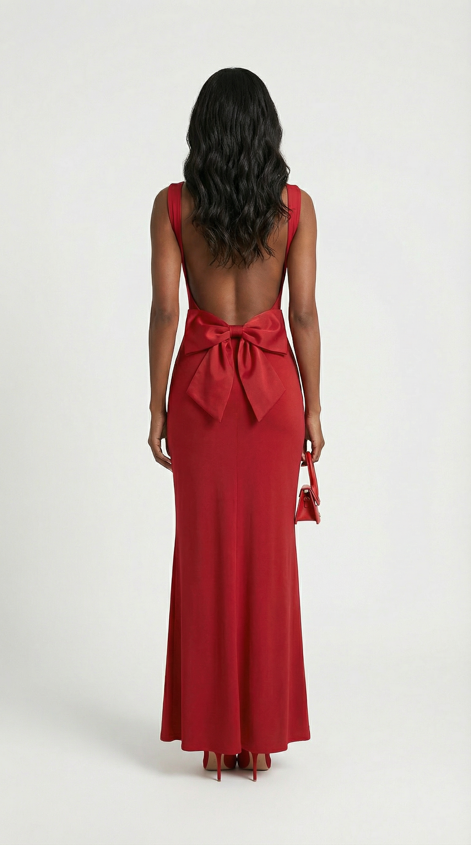 إيسا - فستان ماكسي جذاب برقبة كول بدون ظهر مع فيونكة أحمر