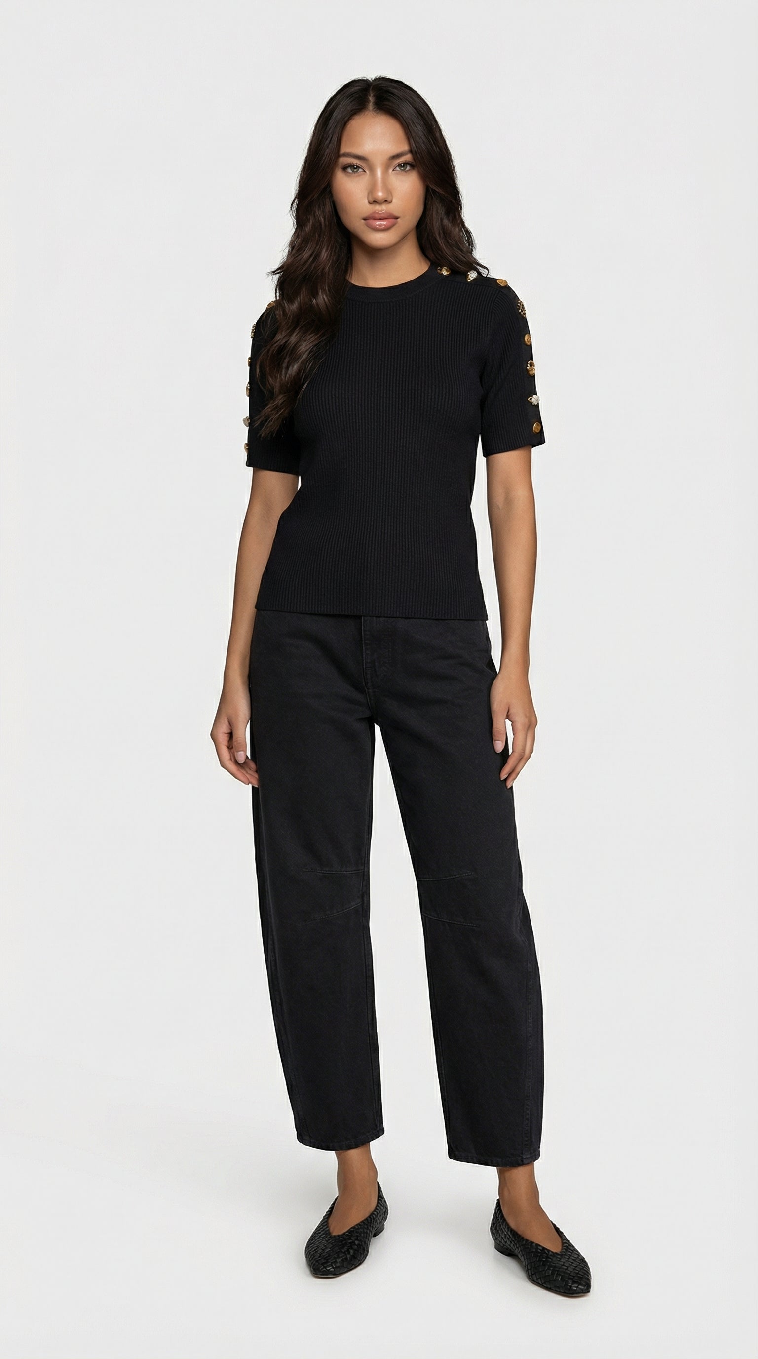 أفينا - تيشيرت محبوك قطني مع إبزيم معدني أسود