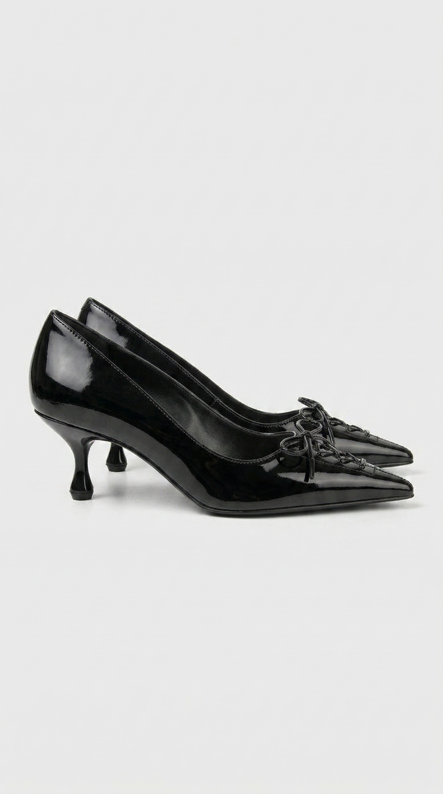 Namos - Escarpins à petits talons aiguilles et bout pointu à lacets, noirs