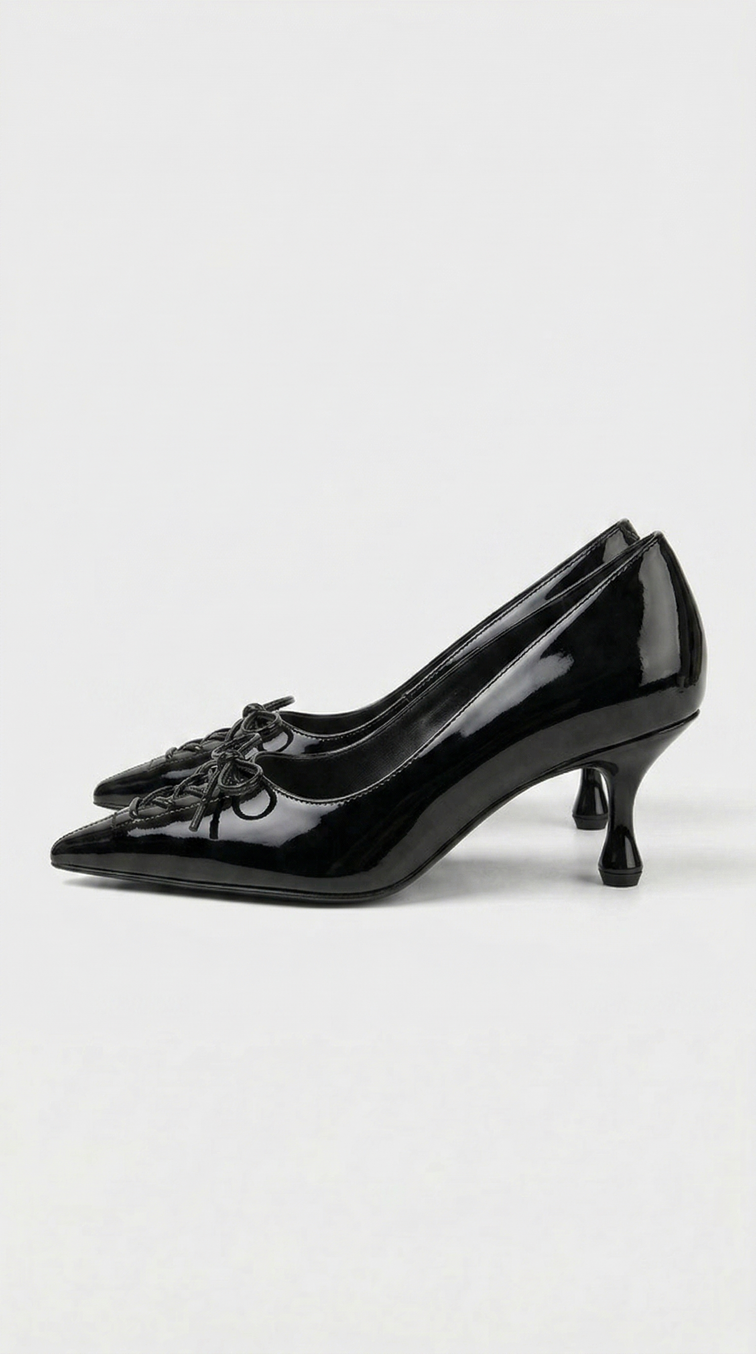 Namos - Escarpins à petits talons aiguilles et bout pointu à lacets, noirs