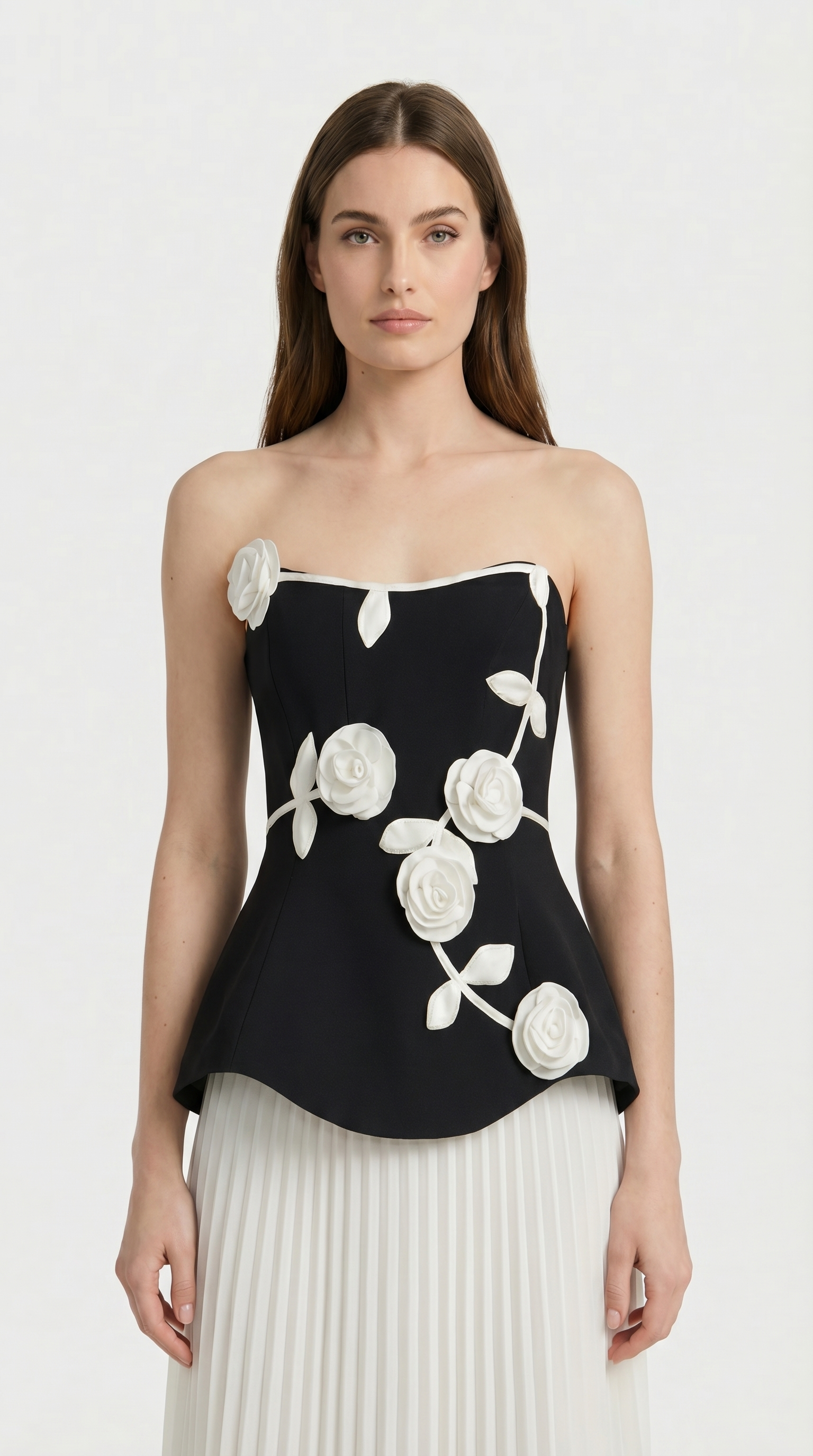 Oro - Vestido maxi peplum floral 3D y plisado negro