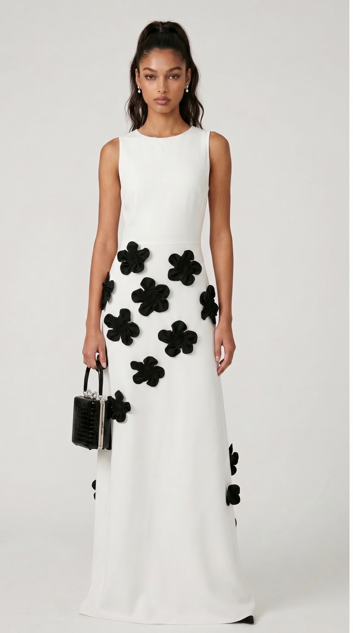 Dotta - Biała sukienka maxi bez rękawów z aplikacjami 3D kwiatów